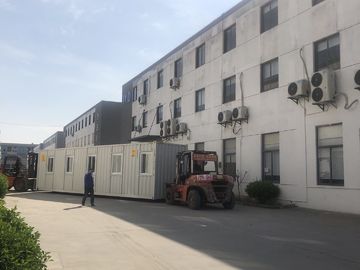 Anti Earthquake Prefab Container Office Thermal Insulation Rescue Worker Living With 5 Separate Rooms